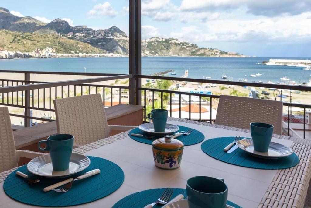 Casablu, Un Delizioso Bilocale Sulla Baia Di Naxos Apartman Giardini-Naxos Kültér fotó