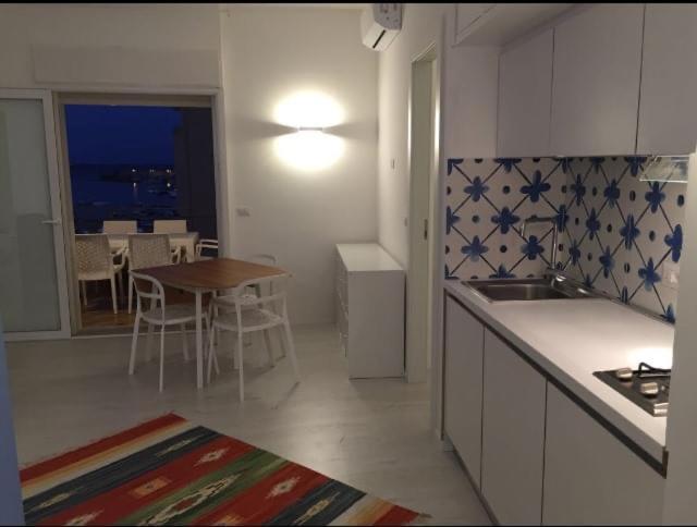 Casablu, Un Delizioso Bilocale Sulla Baia Di Naxos Apartman Giardini-Naxos Kültér fotó